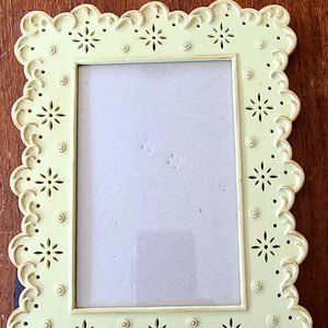 Metal Eyelet Photo Frame